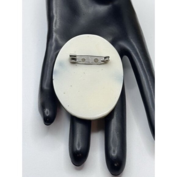 Estate Mauve Cream Tan & Green Art Deco Woman Head Plastic Oval Pin Brooch 2.1/4 - Picture 4 of 6